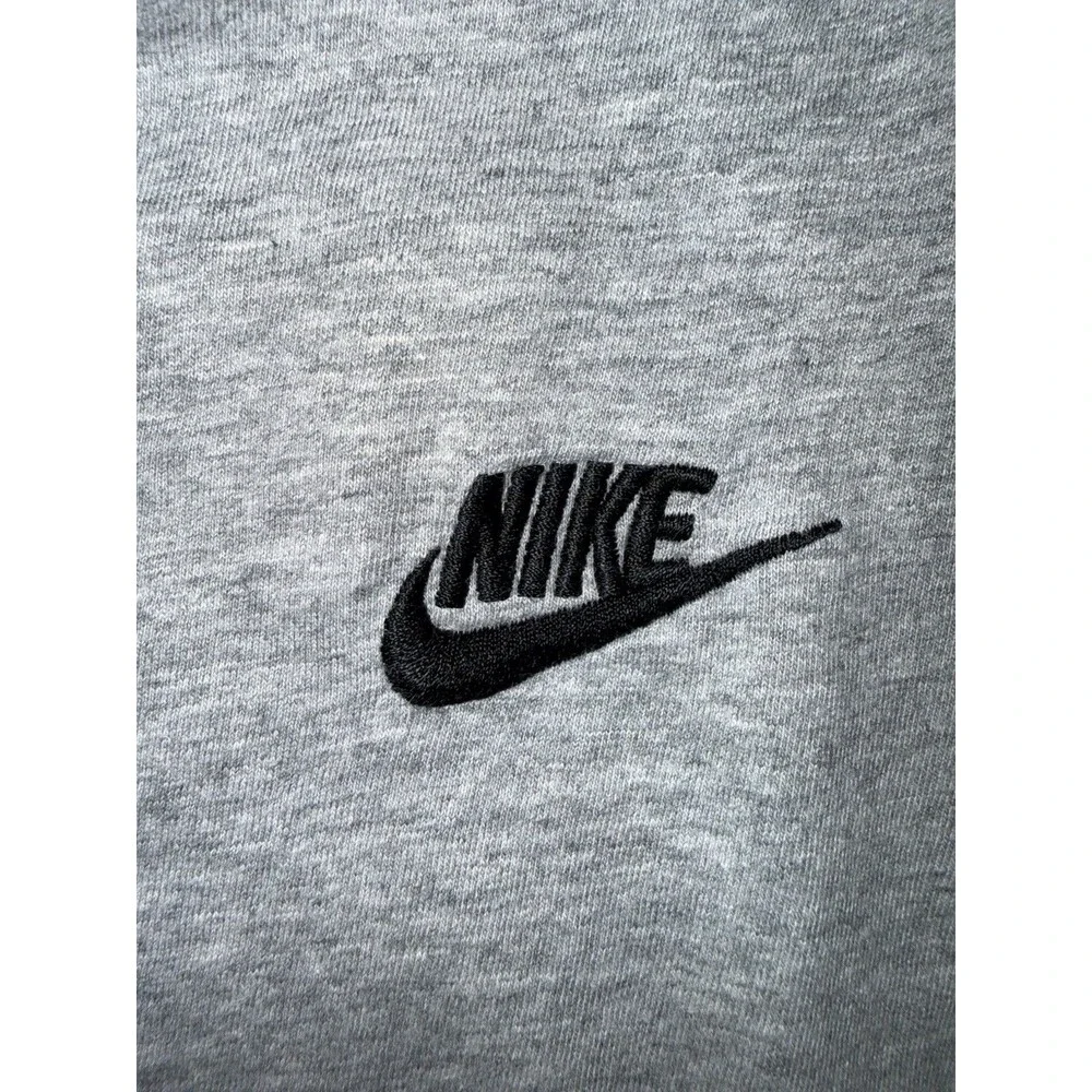 Nike-The Nike Tee Men’s Medium Gray Short Sleeve Tshirt